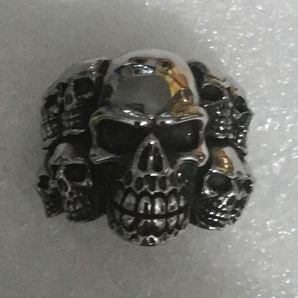 Men’s skull ring